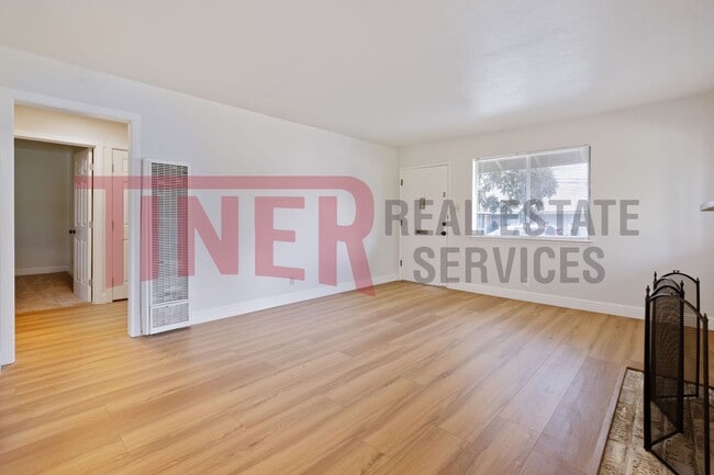 Building Photo - 2848 Clover Ln