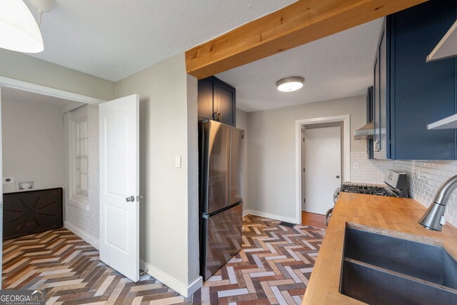 Building Photo - 152 1st St SW