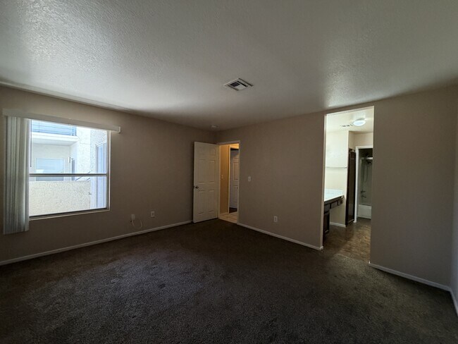 Building Photo - 6250 W Flamingo Rd
