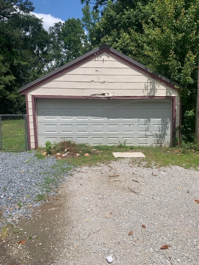 Building Photo - 1749 Elmore Rd