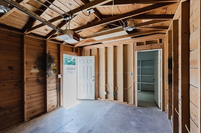 Building Photo - Adorable 2 bedroom 1 bath House
