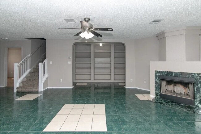 Building Photo - Room in Single Family Home on Heyerdahl Dr