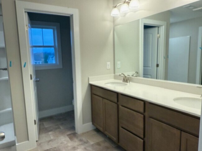 Building Photo - Maryville 37803 - 3 bedroom 2.5 bath - contact Vicki Everbach 865-679-1715