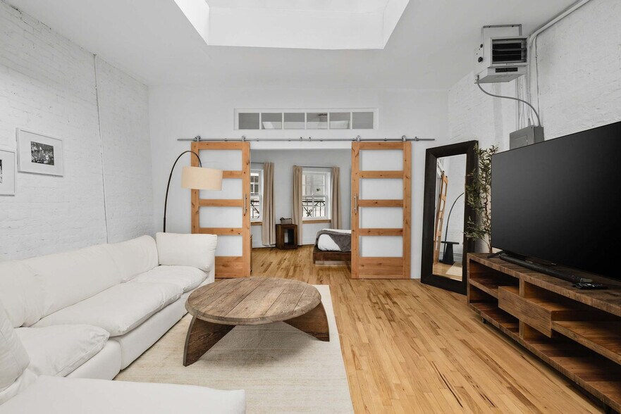 Building Photo - 354 Bowery