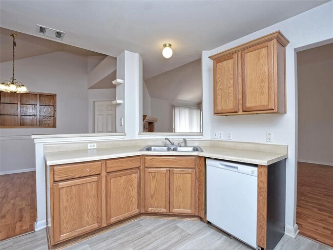 Building Photo - 305 N Heatherwilde Blvd