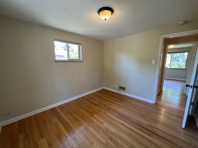 Building Photo - Mid Century Modern Ranch in Virginia Village!
