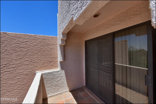 Building Photo - 710 N Resler Dr