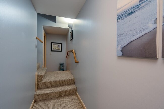 Building Photo - 39 Robertson Dr