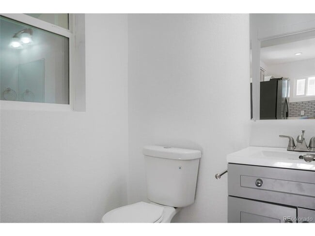 Building Photo - Spacious 2 Bed 2.5 Bath in the heart of Baker!