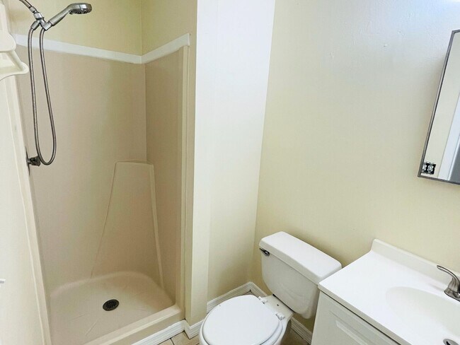 Master bathroom - 2710 Fern Palm Dr