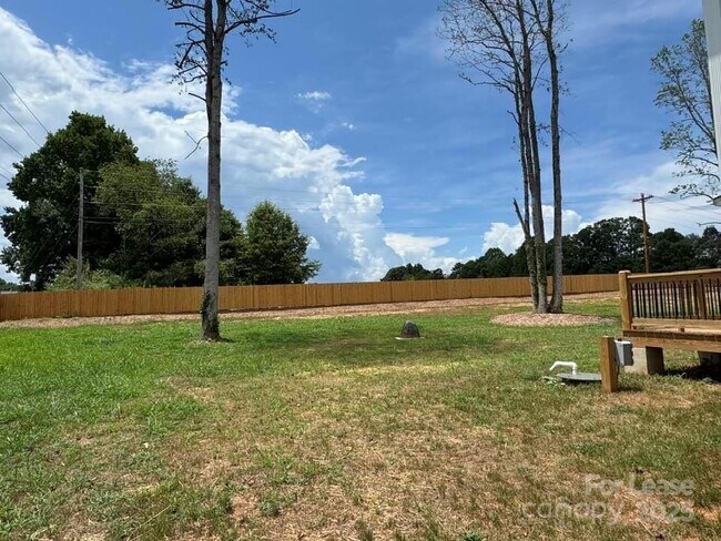 Building Photo - 8086 Blackwood Rd