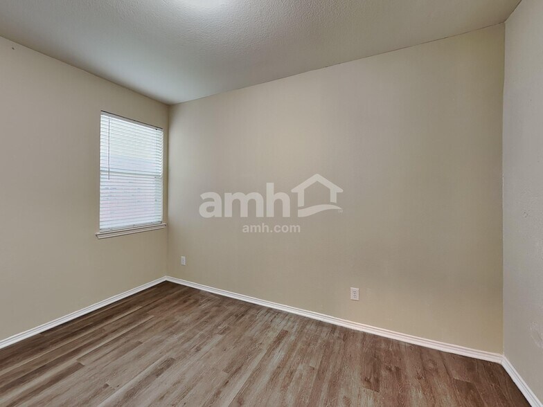 Building Photo - 1941 Wild Horse Way