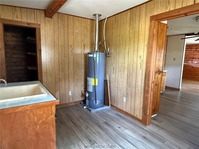 Building Photo - 9581 Valley View Dr