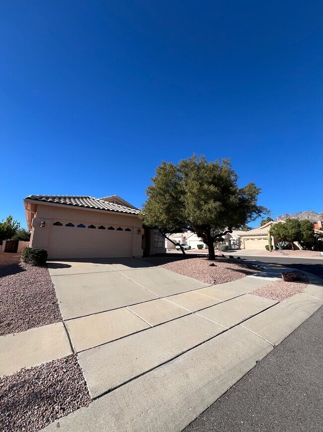 Building Photo - CATALINA FOOTHILLS 3 BEDROOM 2 BATH WITH DEN NEAR SABINO CANYON