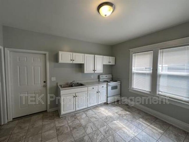 Building Photo - 94 Scrantom St