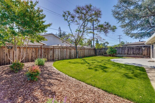 Building Photo - Welcome Home to Beautiful Cambrian Park Ne...