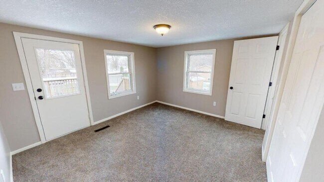 Building Photo - 11365 Stinson Ave