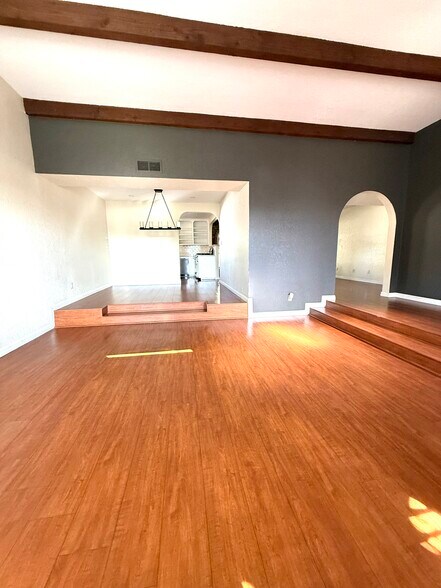 Building Photo - 8315 S Taylor Dr