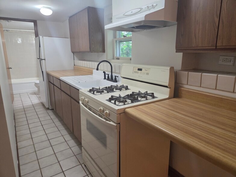 Primary Photo - 4651 N Leamington Ave
