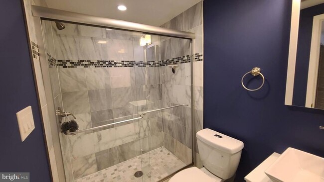 Building Photo - 417 Burbank St SE