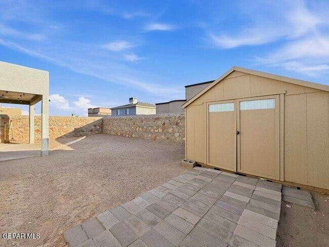 Building Photo - 12622 Amesbury