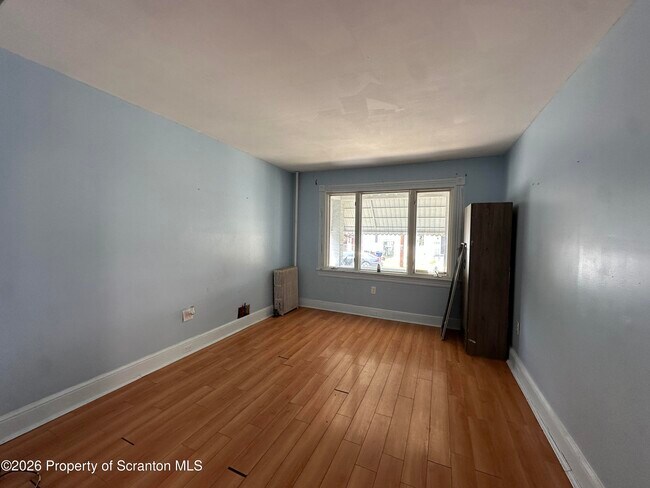 Building Photo - 615 S Webster Ave