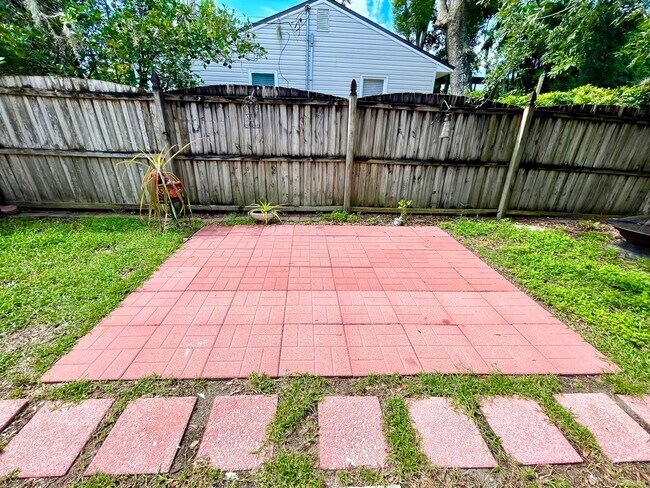 Building Photo - Just Listed! Large 1/1 Winter Park Home wi...
