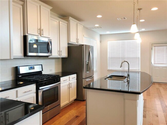 Building Photo - 2210 Capulet St