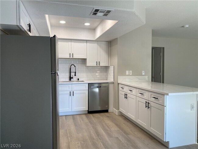 Building Photo - 8410 Eldora Ave