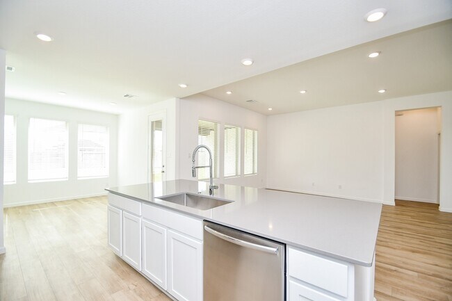 Building Photo - 5624 Frst Cv Dr