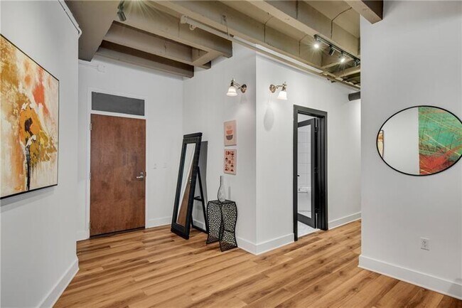 Building Photo - 805 Peachtree St NE