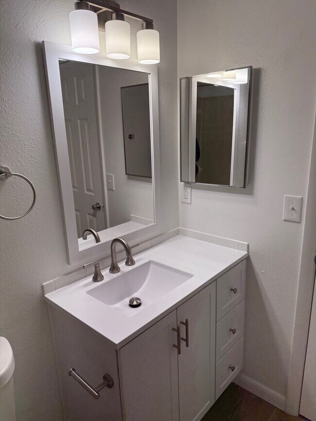 Building Photo - 50% Off First Months Rent - 2 Bed, One Bat...