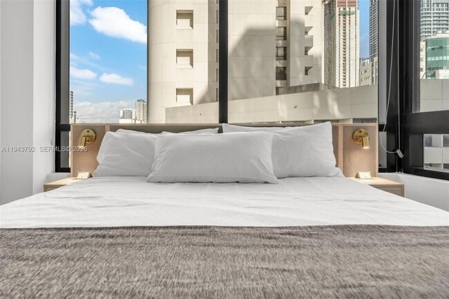 Building Photo - 225 N Miami Ave