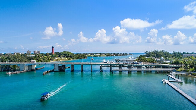 Building Photo - 145 Beacon Ln