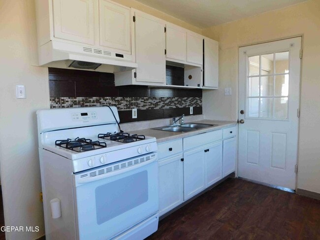 Building Photo - 7625 Hacienda Ave