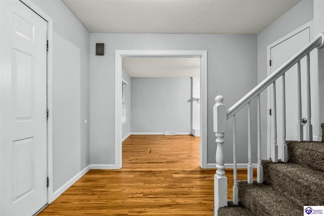 Building Photo - 215 Darrell Dr