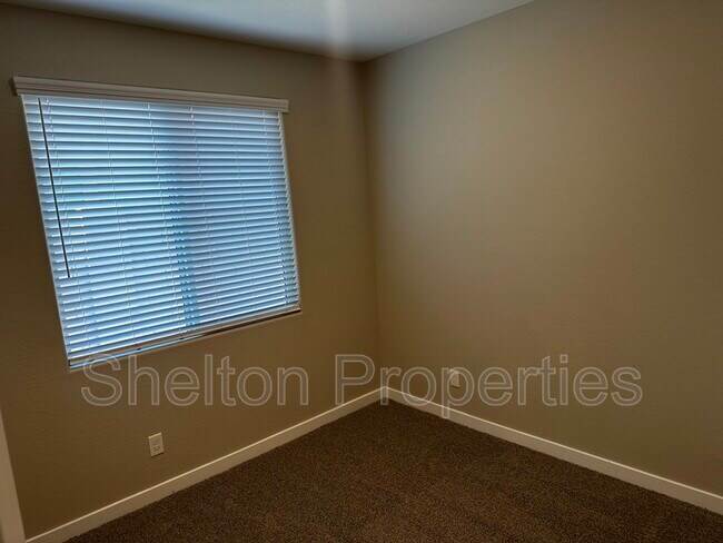 Building Photo - 16562 W Charlotte Dr