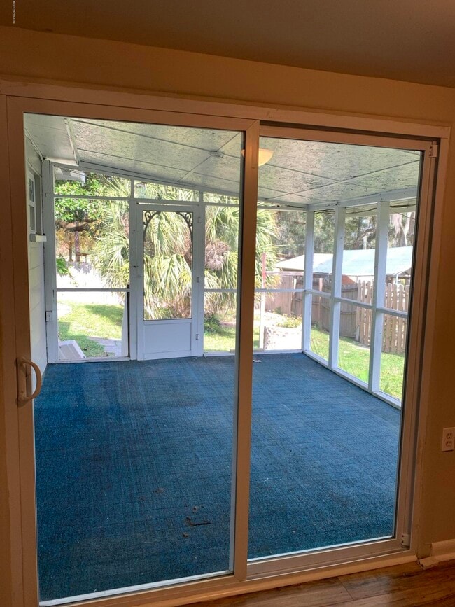 Building Photo - 421 Parkwood Dr