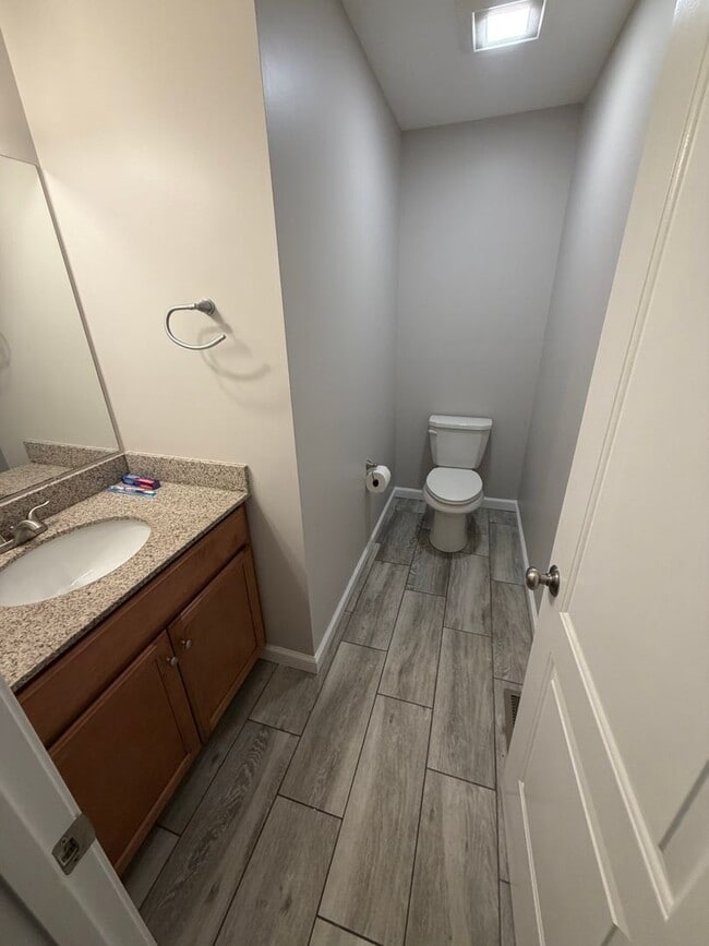 Building Photo - 1142-1144 Boston Road