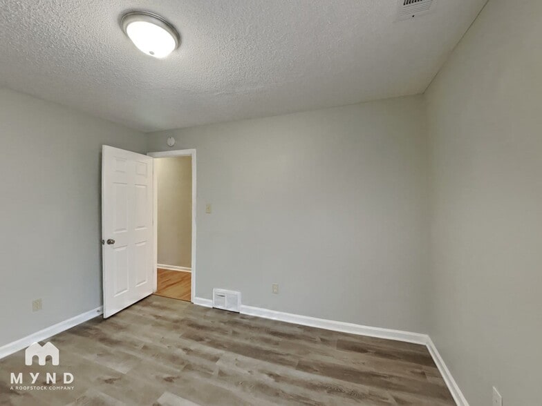 Building Photo - 9823 Saskatoon Ln