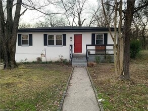 Building Photo - 914 Martin St