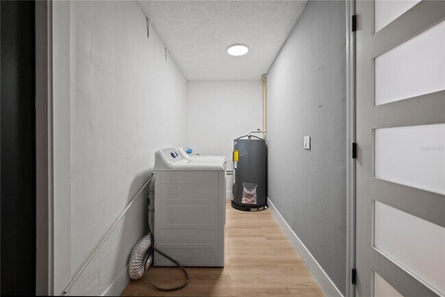Building Photo - 3206 Las Brisas Dr
