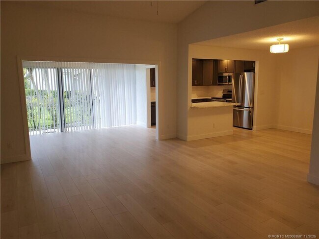 Building Photo - 3159 SW Sunset Trace Cir