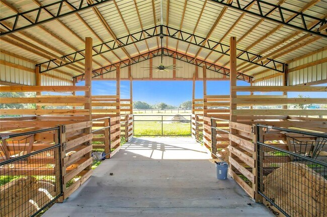 Building Photo - 8440 Florida Boys Ranch Rd