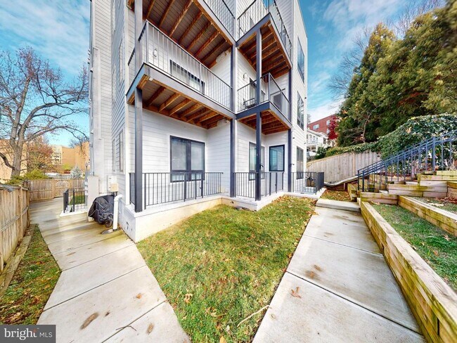 Building Photo - 2642 39th St NW