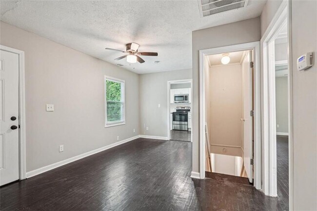 Building Photo - 172 Meador Way SE