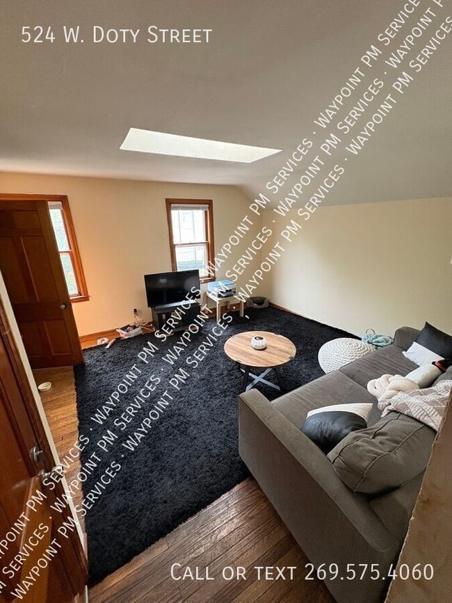 Building Photo - 524 W Doty St