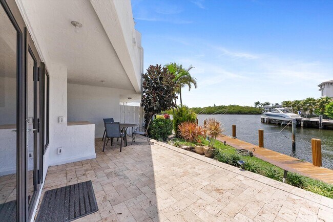 Building Photo - 1013 Bel Air Dr