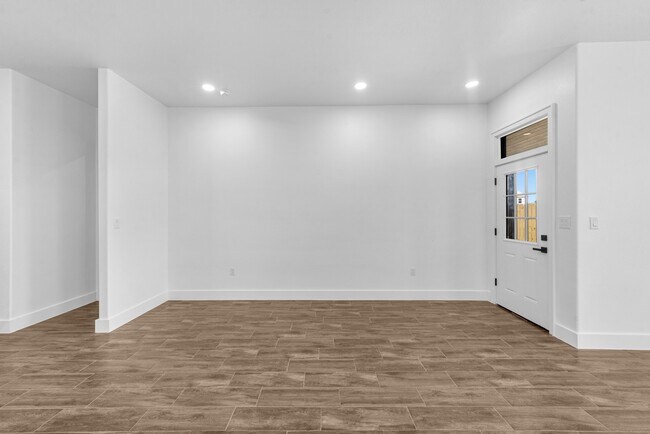 Building Photo - 323 Rd 5840