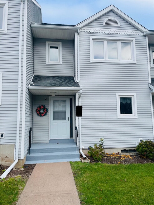 Building Photo - 19 Oak Ridge Dr